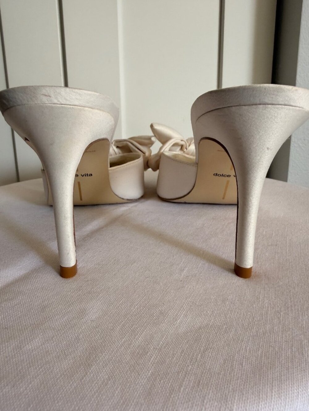 Dolce Vita Ivory Satin Bow Heels Size 9 Pointed Toe Mule Pumps Shoes - Picture 3 of 5